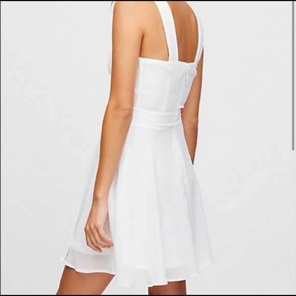 Charlotte Russe White Halter Neck Chiffon Dress - Picture 2 of 4